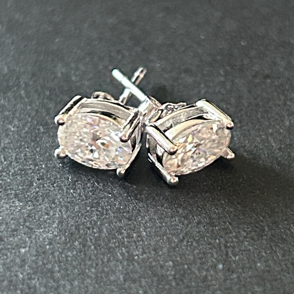 Moissanite Diamond 2.0 CT Oval cut stud earrings Retail $470